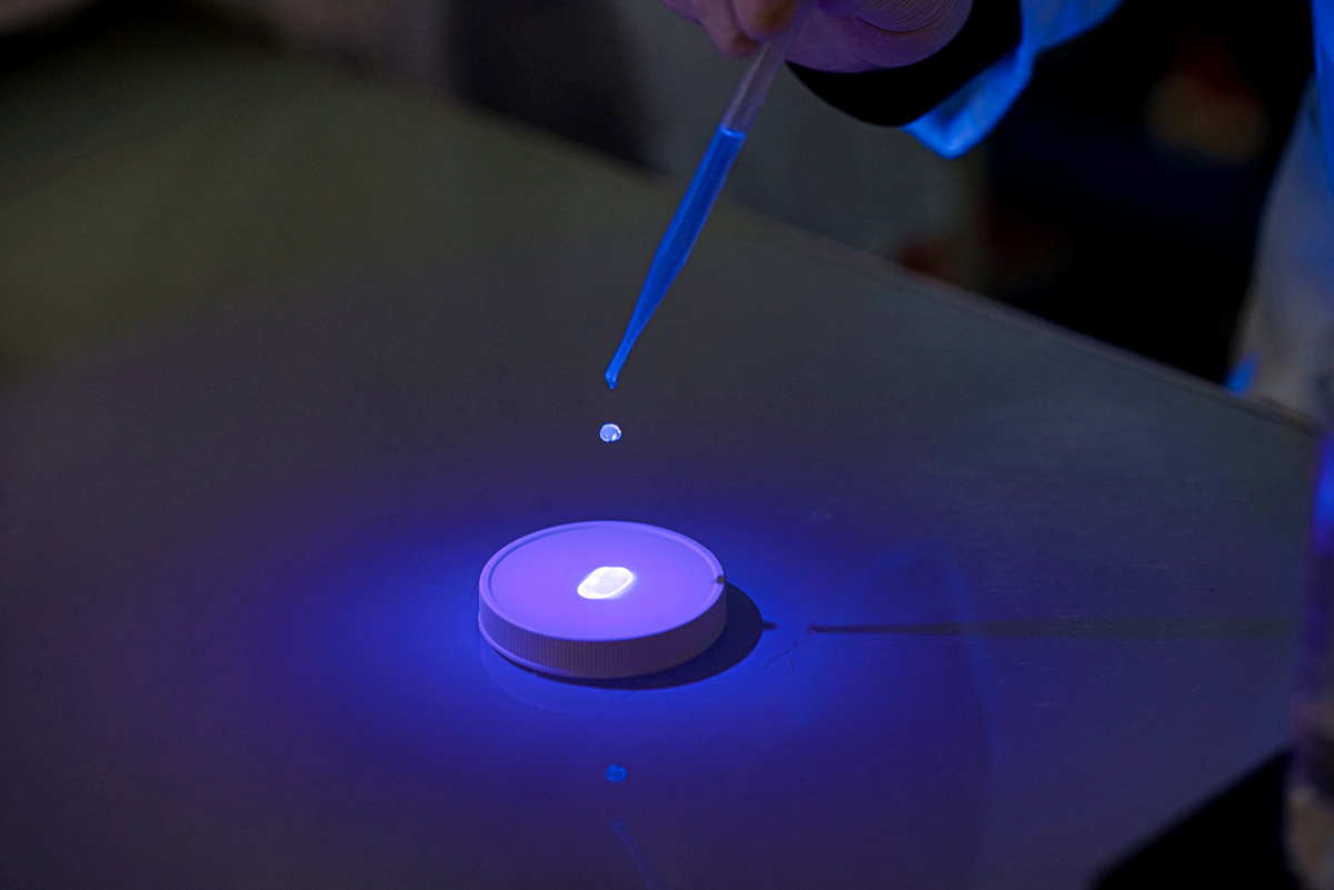 Forschung und Entwicklung zur Verbesserung fluoreszierender Tracer beim Trassieren - Fluotechnik
