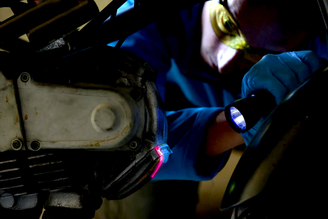 Ölleckdetektion an einem Motor mit Detect Plus Oil